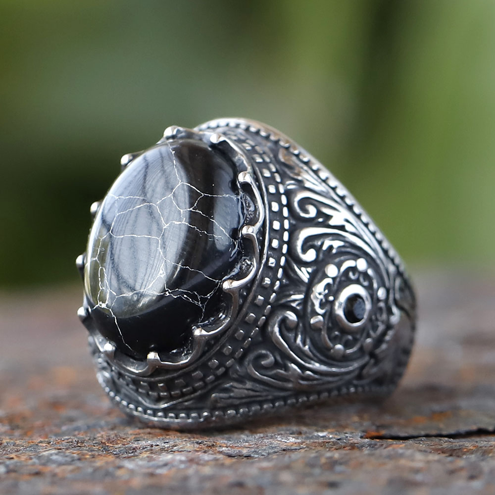 Vintage Fashion Guide - Anillos de circón negro turco hechos