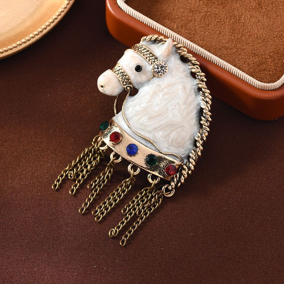 Vintage Fashion Ads - 1 broche de moda vintage con