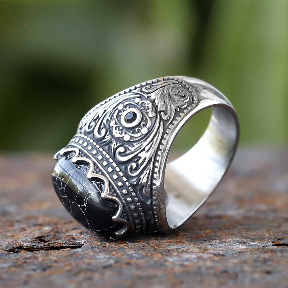 Anillos de circón negro turco  - Vintage Fashion Guide reseña y precio