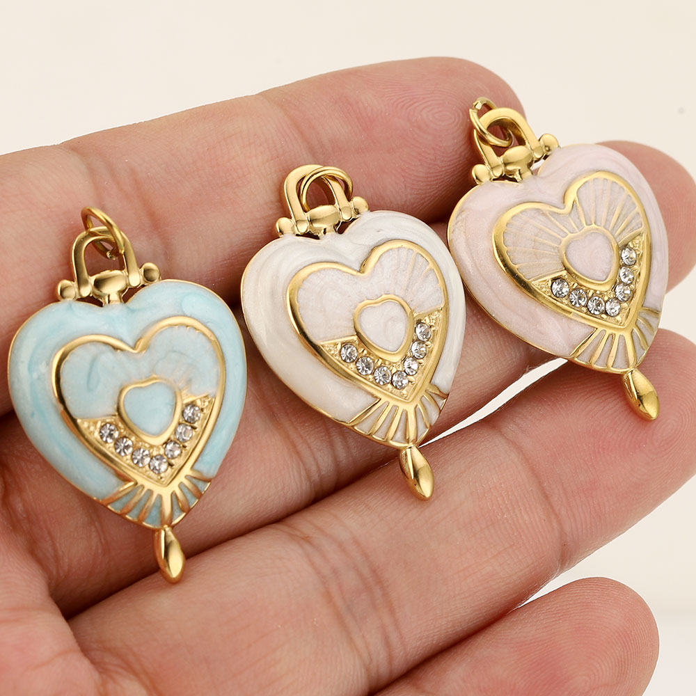 3 piezas de dijes de corazón v - Vintage Fashion Patterns reseña y precio