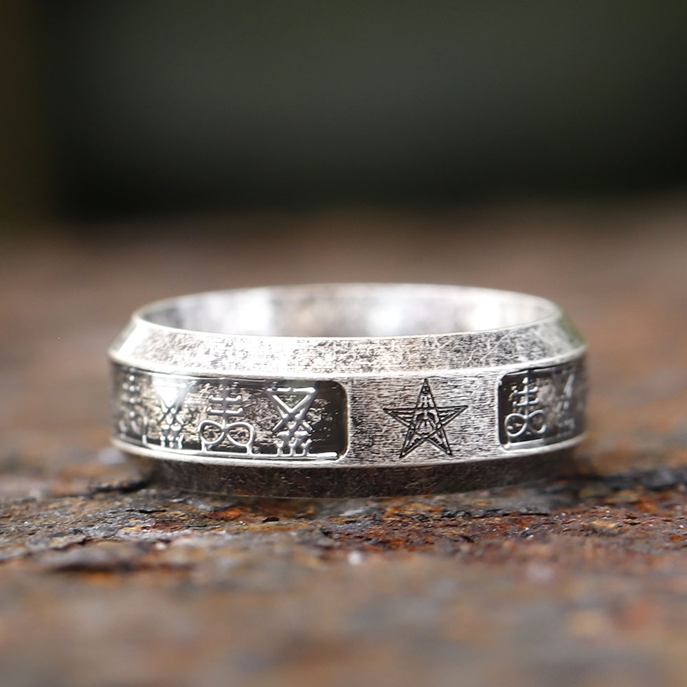 Anillo de sello Lucifer Satan  - Vintage Fashion Guide reseña y precio